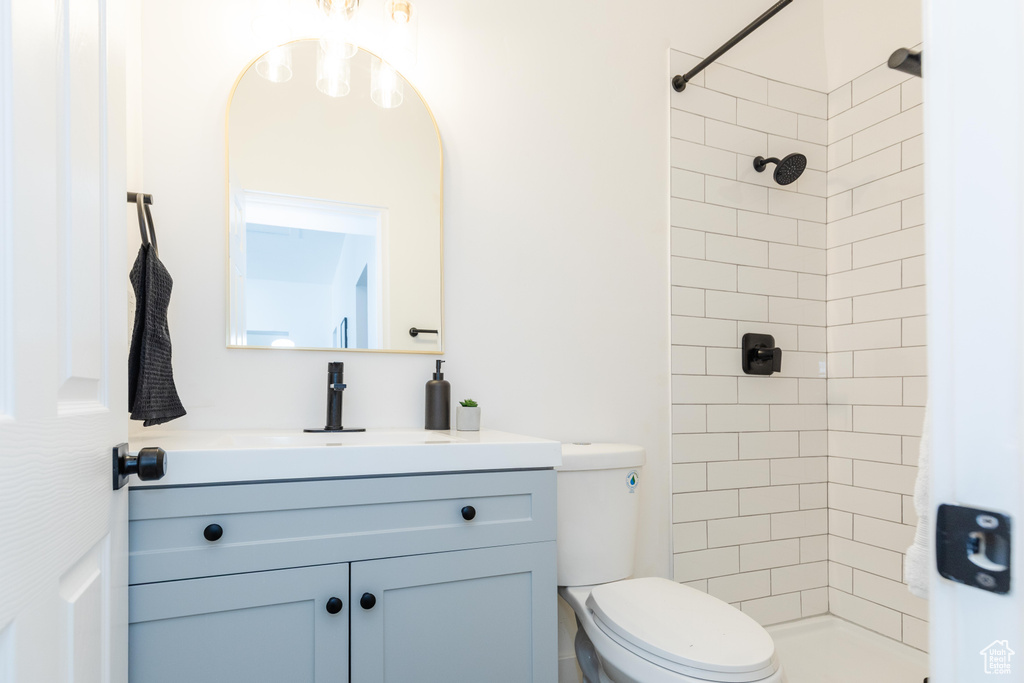 Full bath with vanity and tiled shower