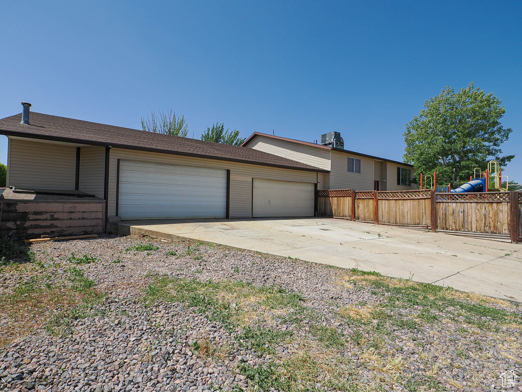 View of front of house with driveway and an attached garage
