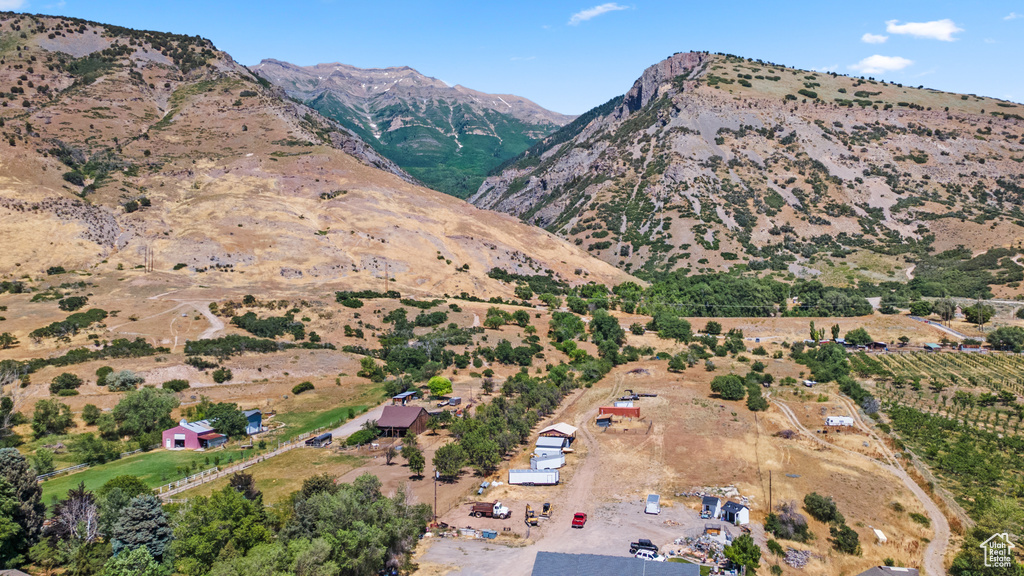 Aerial overview of property\\\\\\\\\\\\\\\'s location with rural landscape and mountains