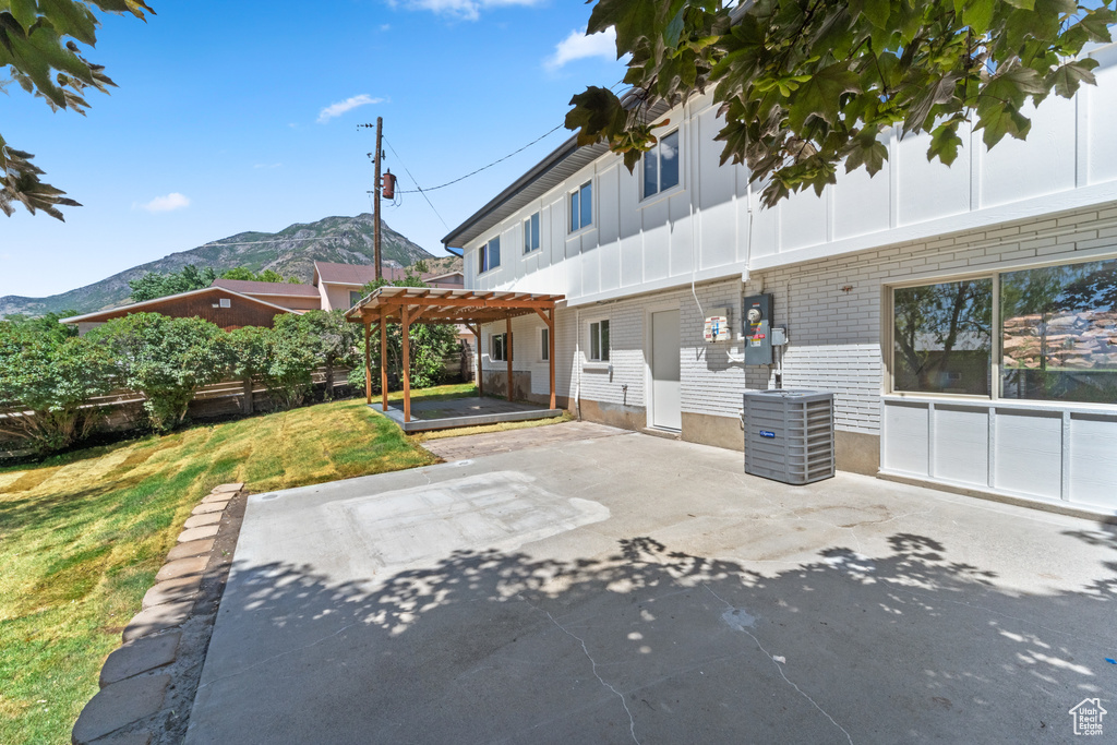 View of patio / terrace featuring a pergola and a mountain view