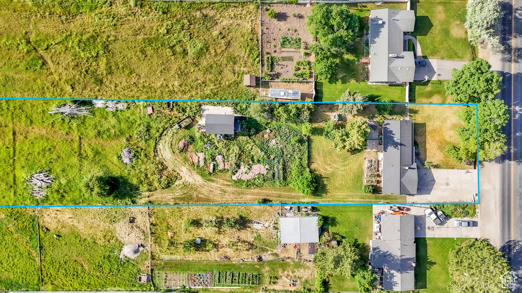 Aerial overview of property\\\\\\\'s location featuring property boundaries highlighted