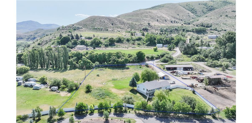 3229 E RIVERDALE RD Preston, ID 83263