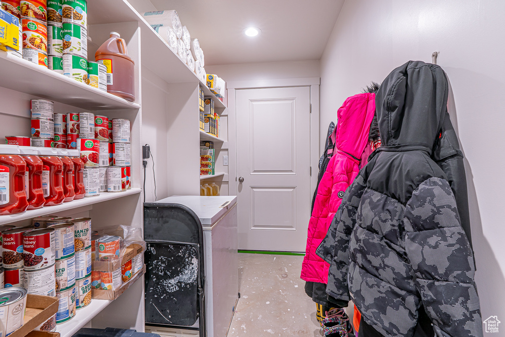 Laundry room with recessed lighting