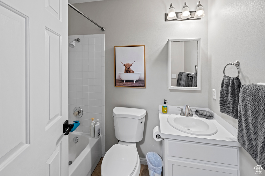 Bathroom with vanity and bathtub / shower combination