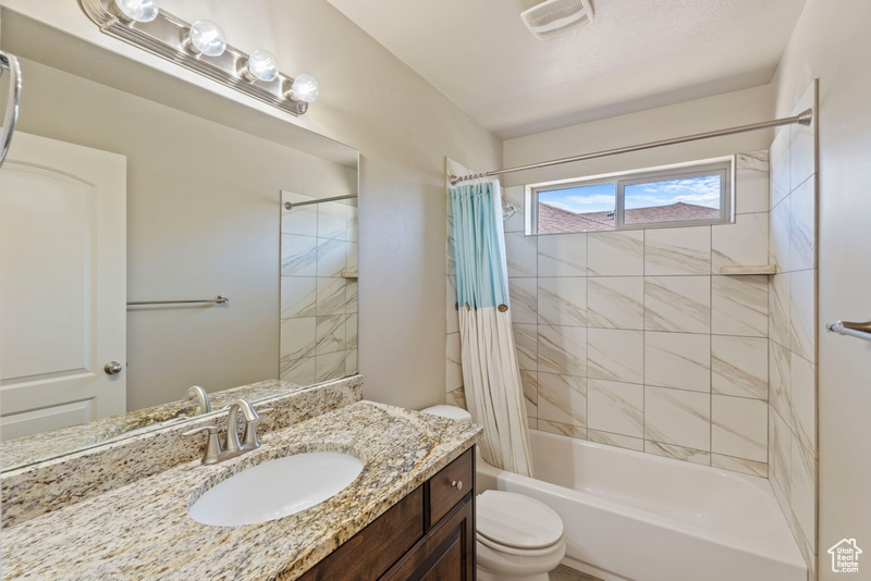 Full bath with shower / tub combo and vanity