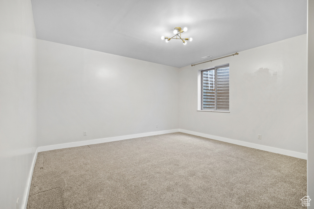 Spare room with carpet flooring