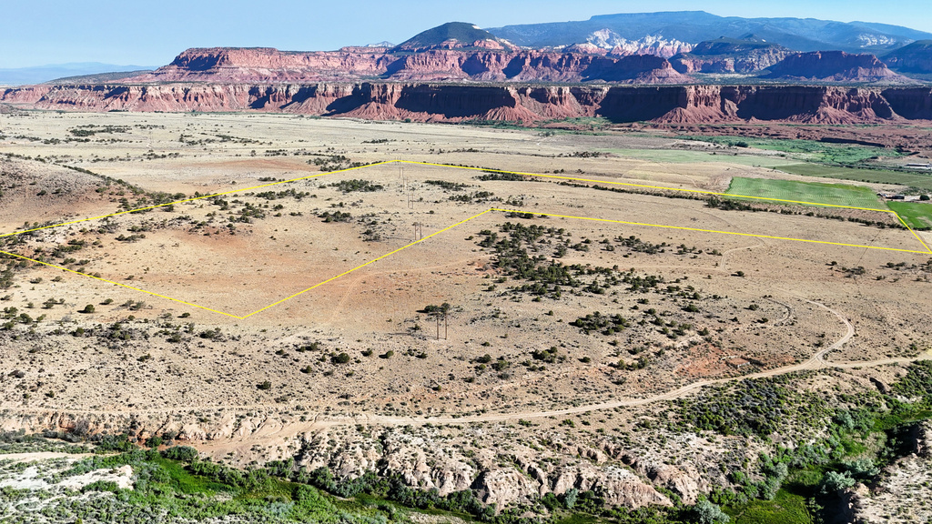 123  TEASDALE POWERLINE RD Teasdale, UT 84773