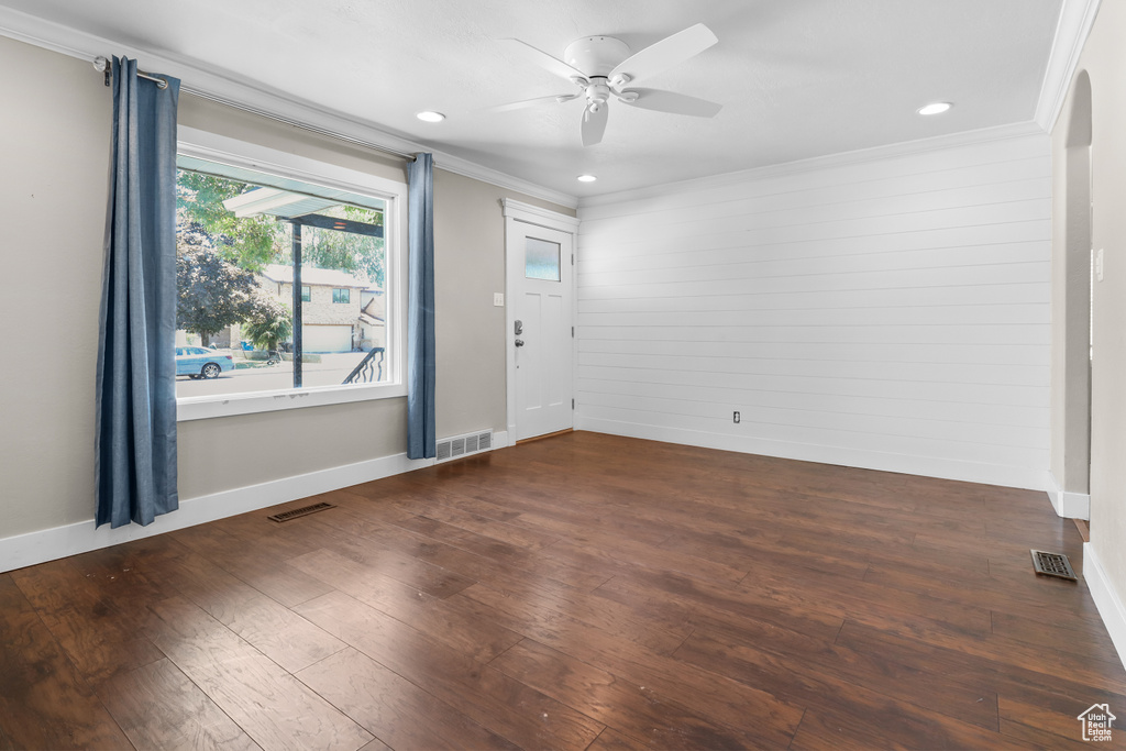 Entrance foyer with crown molding, hardwood / wood-style floors, a ceiling fan, and recessed lighting
