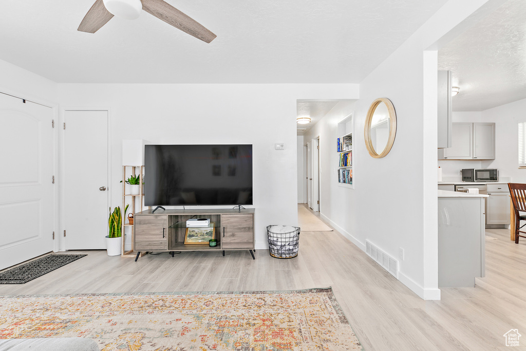 8829 S 40 E Sandy, UT 84070