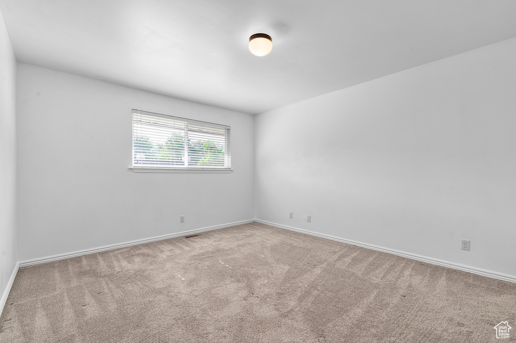 Unfurnished room with carpet floors and baseboards