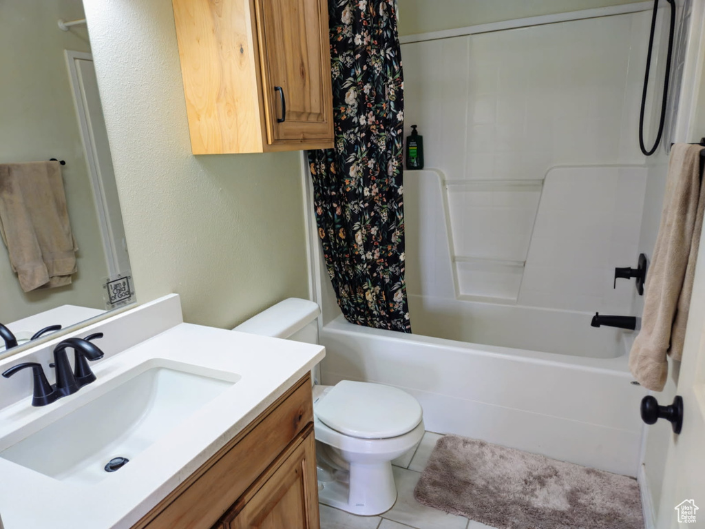 Full bath with vanity and shower / bathtub combination with curtain