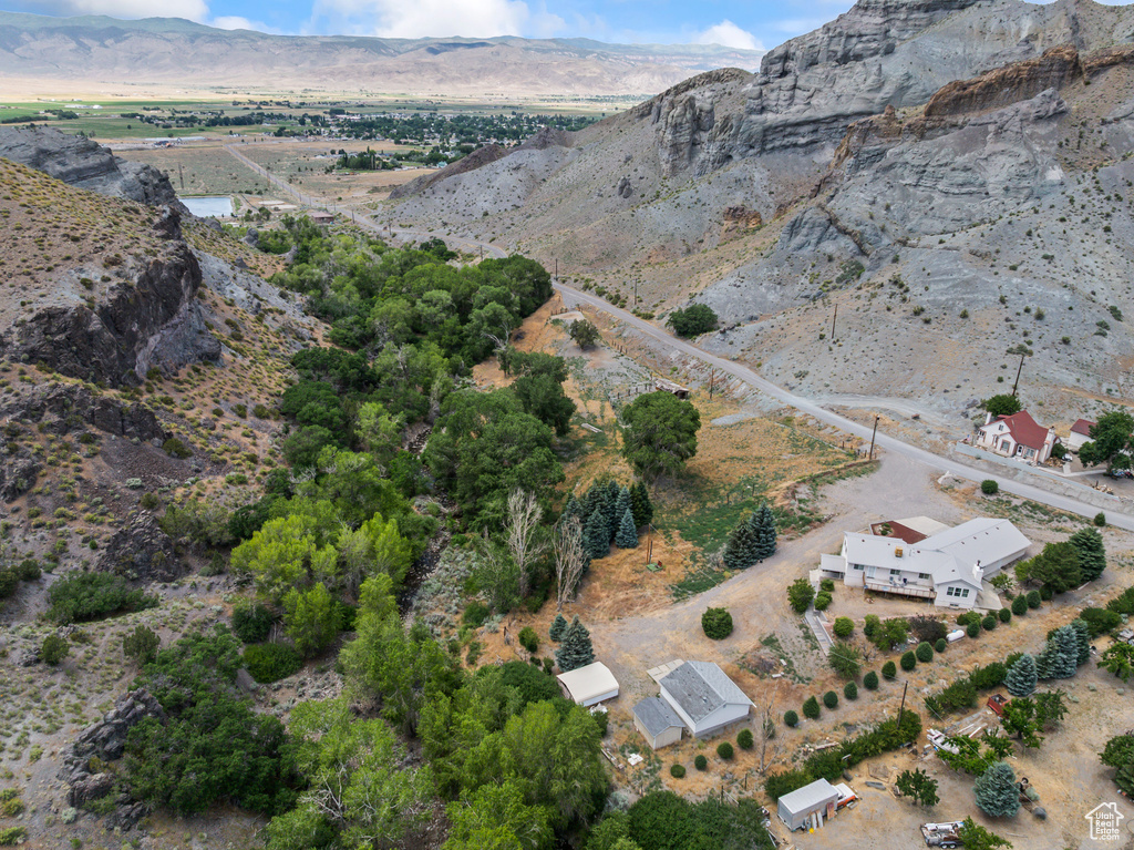 Aerial view of property\\\'s location with a mountain backdrop and rural landscape