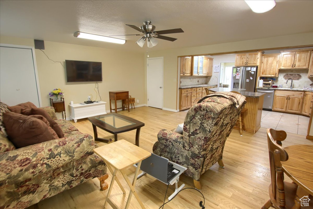 5724 W DARLE AVE West Valley City, UT 84128