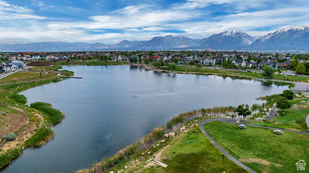 10253 S CLARKS HILL DR South Jordan, UT 84009