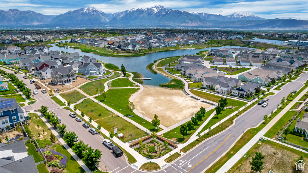 10253 S CLARKS HILL DR South Jordan, UT 84009