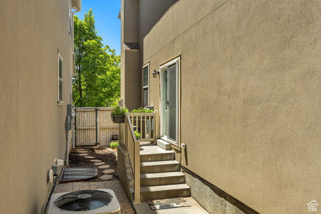 10253 S CLARKS HILL DR South Jordan, UT 84009