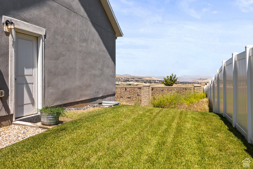 View of yard featuring a mountain view