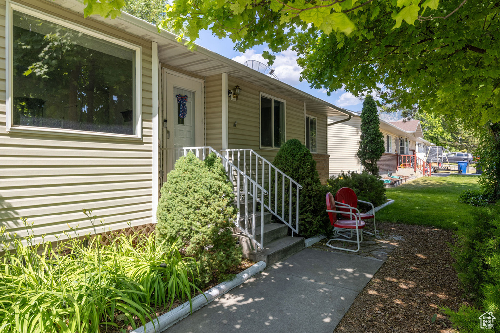 Doorway to property featuring a yard