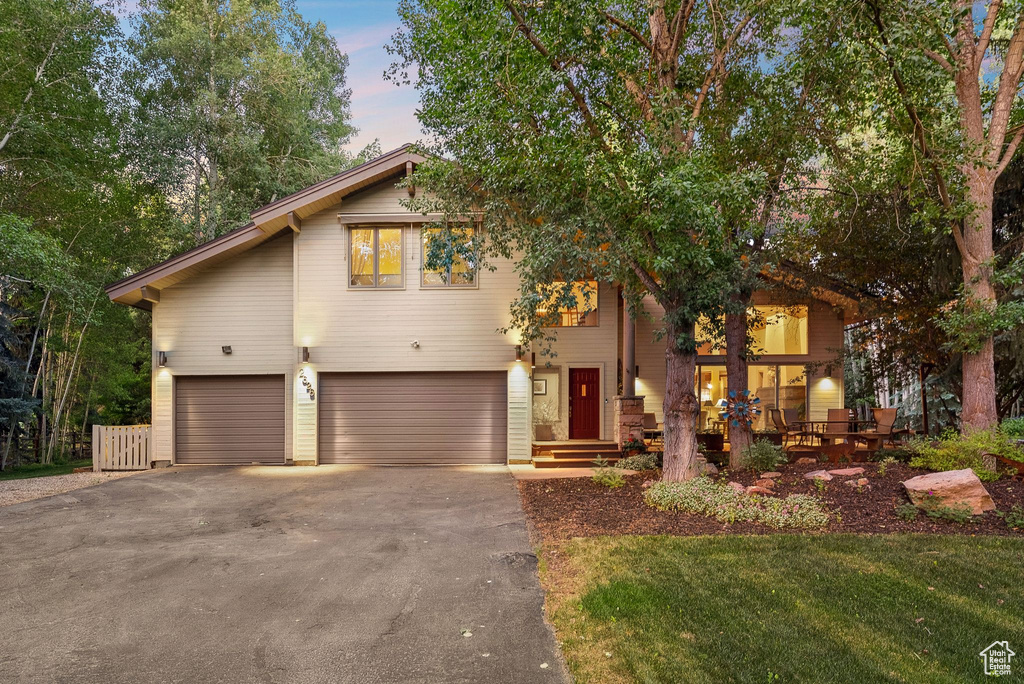 View of front facade with driveway and an attached garage