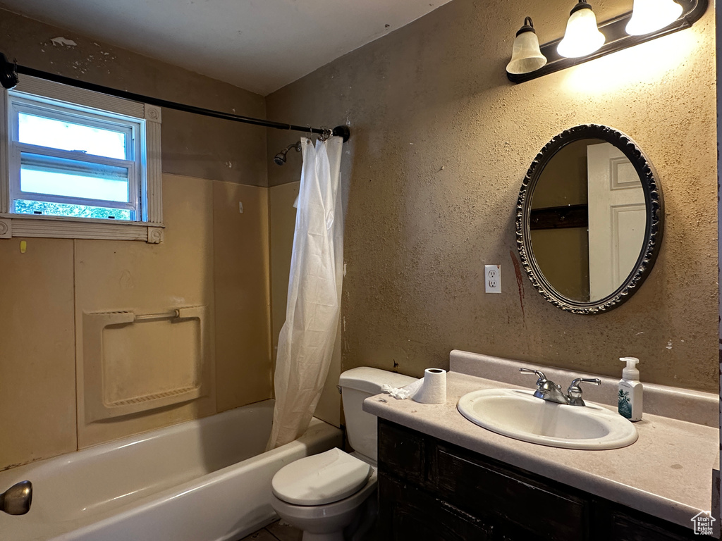 Bathroom with shower / bath combo with shower curtain and vanity