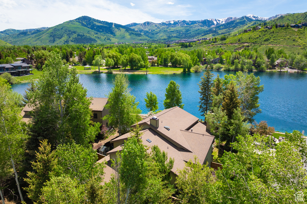 Bird's eye view of a water and mountain view