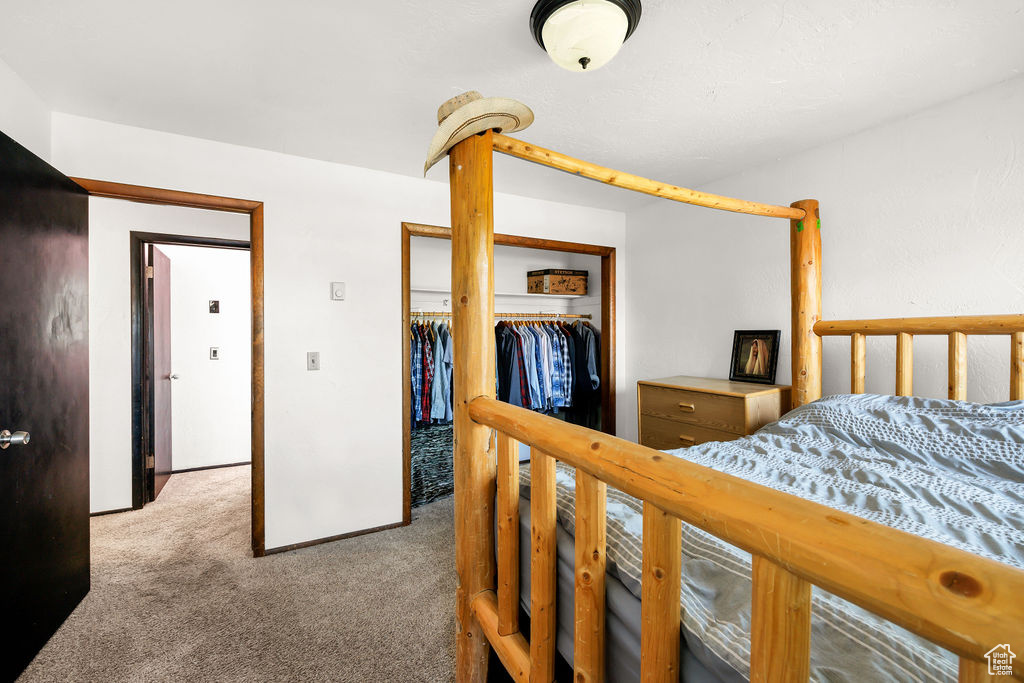 Bedroom featuring carpet flooring and a closet