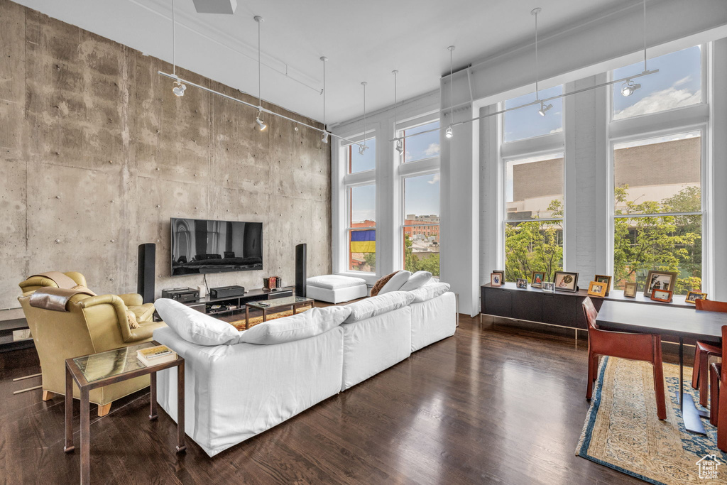 Living room with a high ceiling and wood finished floors