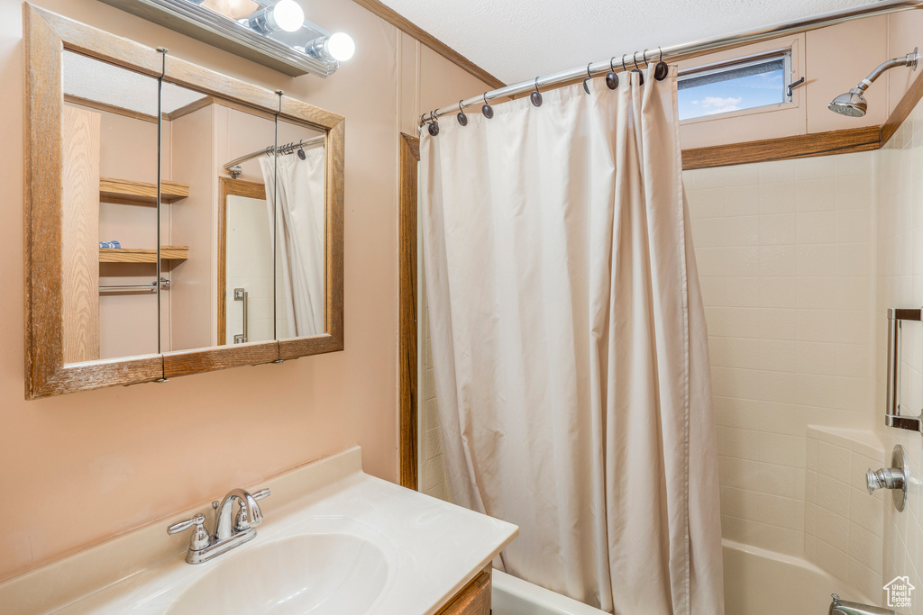 Full bath with shower / bathtub combination with curtain and vanity