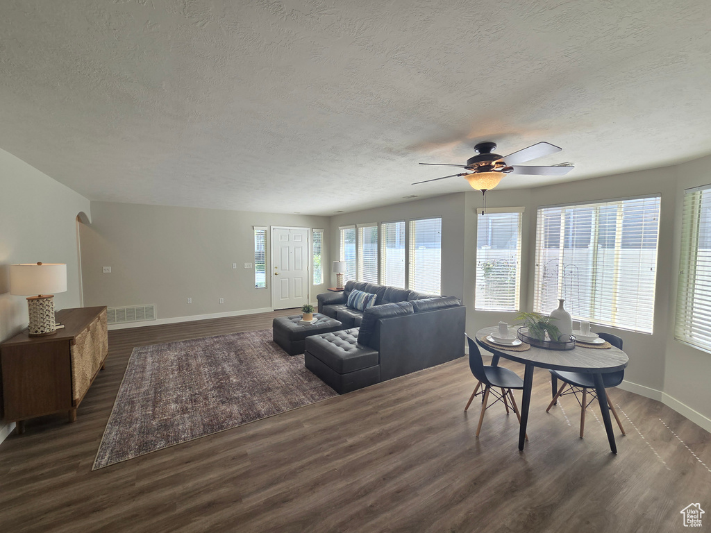Photo 5 for MLS #2094142 at 1118 W Autumn Leaf Ln