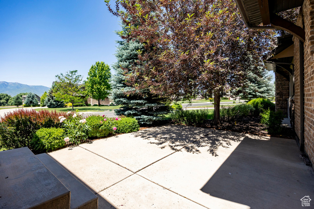 View of patio / terrace featuring a mountain view