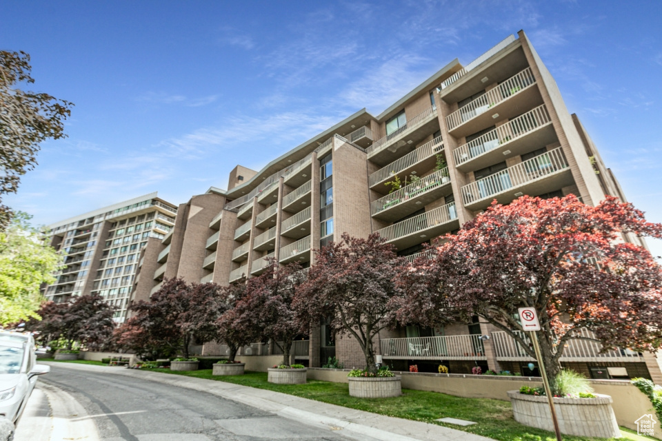 View of apartment building / complex