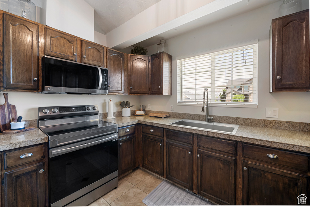 477 W 2600 N Lehi, UT 84043