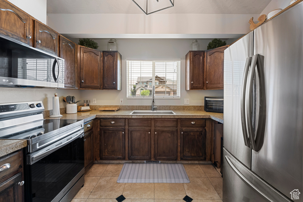 477 W 2600 N Lehi, UT 84043