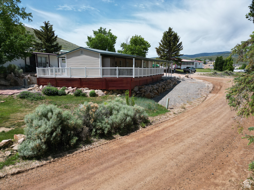 Manufactured / mobile home with a deck