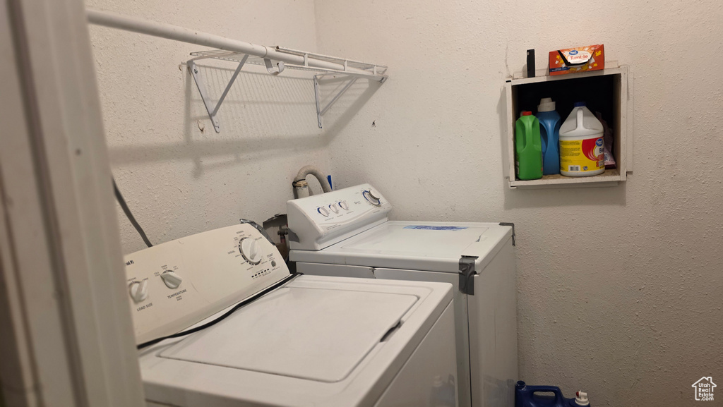 Washroom with washing machine and clothes dryer