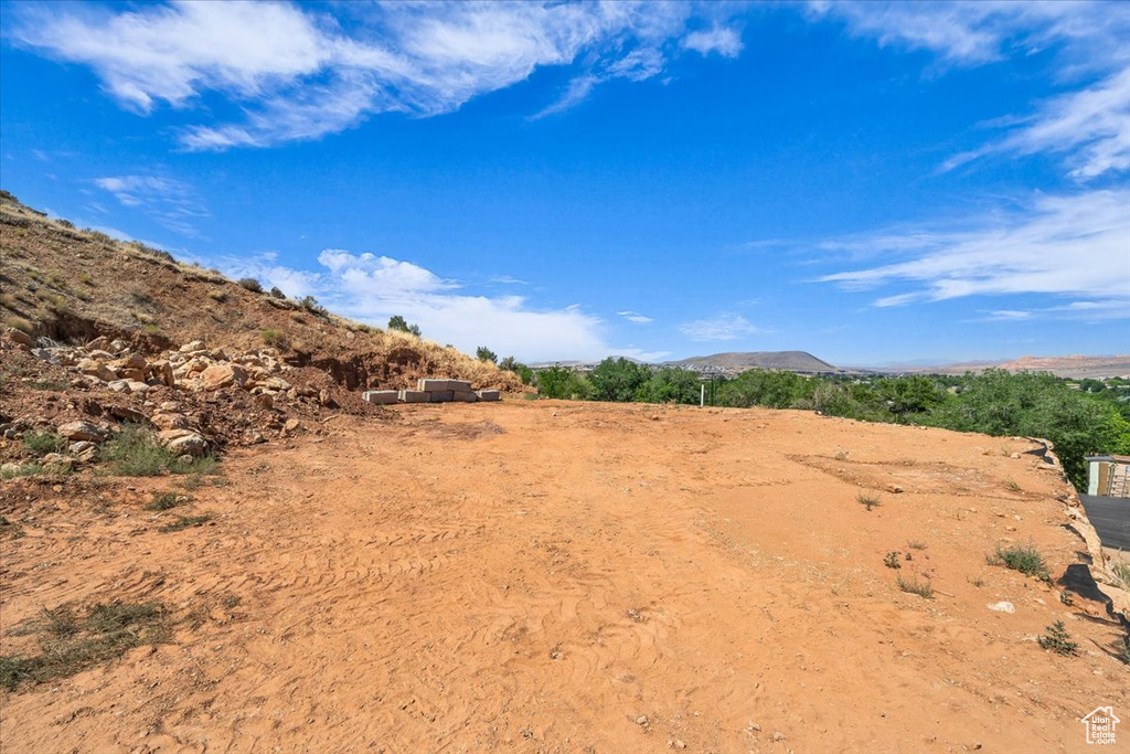 View of yard with a mountain view