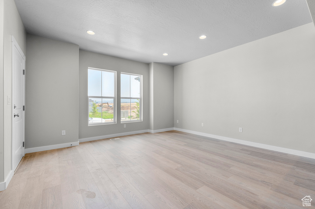 6586 W RAYNOLDS PEAK WAY West Jordan, UT 84081