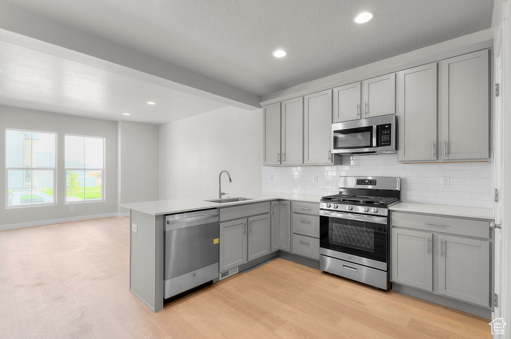 6586 W RAYNOLDS PEAK WAY West Jordan, UT 84081