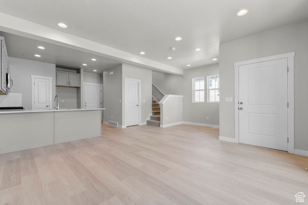 6586 W RAYNOLDS PEAK WAY West Jordan, UT 84081