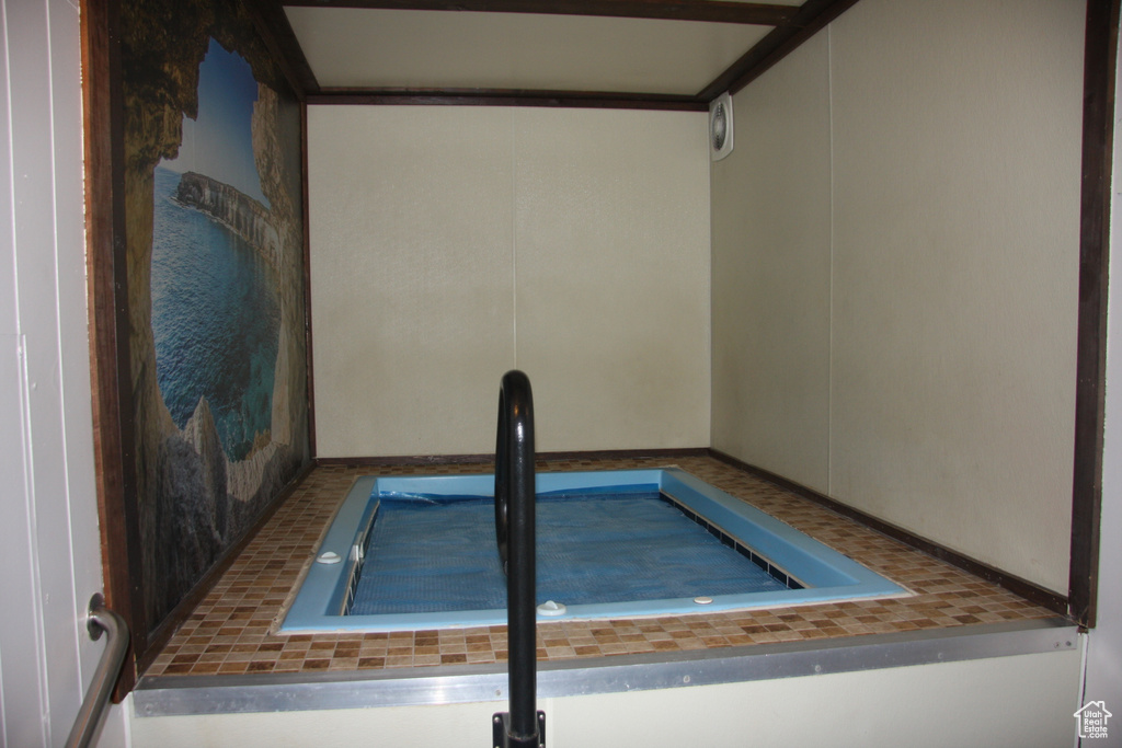 Detailed view of a sink and a jacuzzi