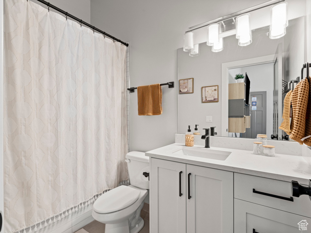 Bathroom featuring vanity and a shower with shower curtain