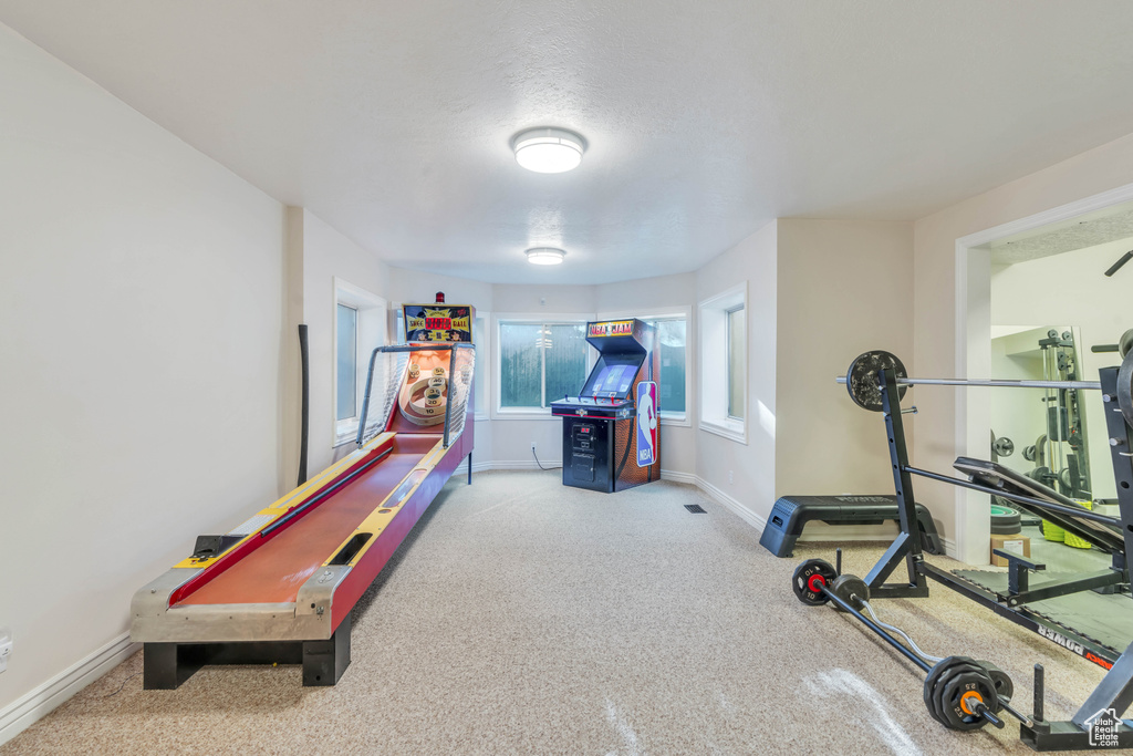 Game room with carpet