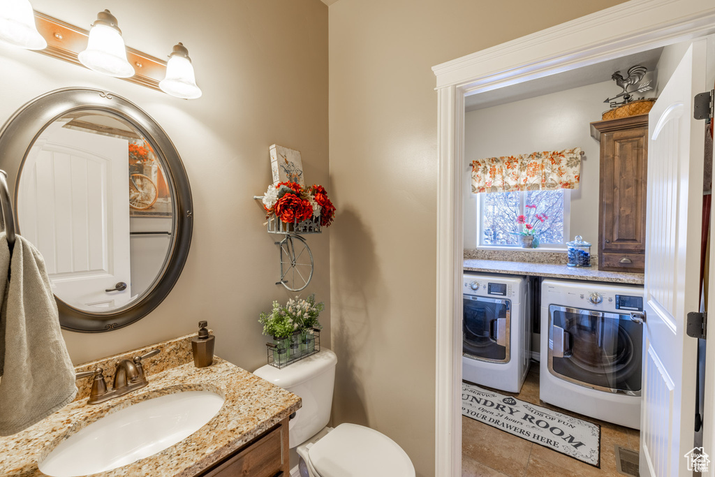 Bathroom with washer / clothes dryer and vanity