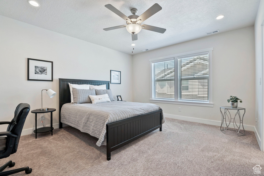 Bedroom with carpet floors, a textured ceiling, recessed lighting, and a ceiling fan