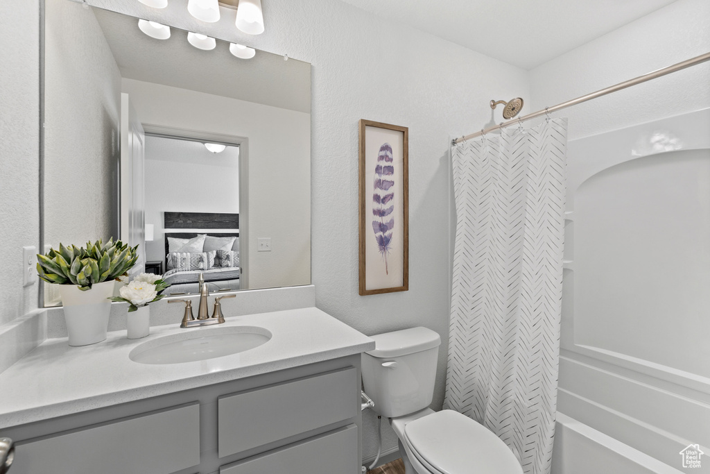 Bathroom with vanity and shower / tub combo with curtain