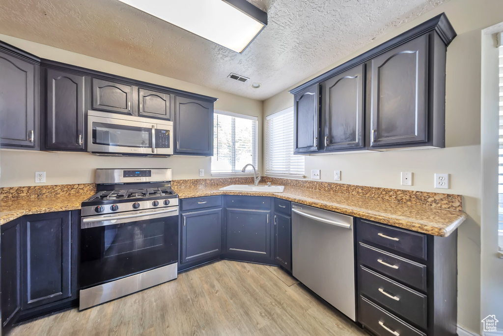 637 W CHASE LN Centerville, UT 84014