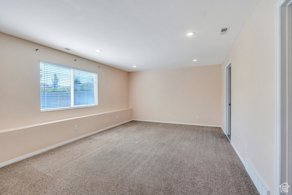 Unfurnished room with carpet and recessed lighting