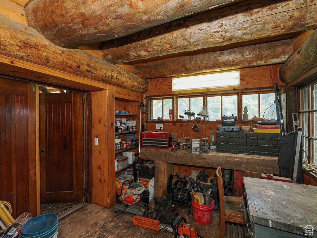 Misc room featuring a workshop area and an AC wall unit