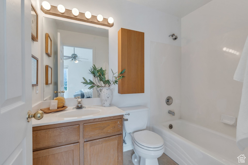 Bathroom with vanity, washtub / shower combination, and ceiling fan