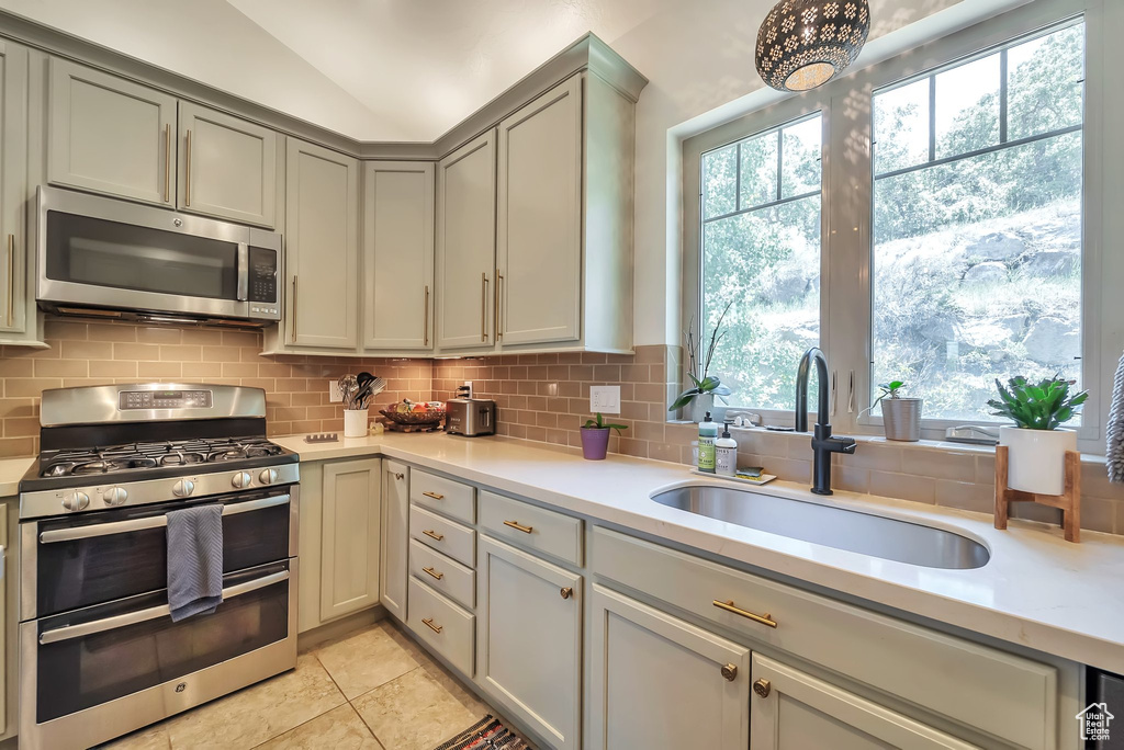 10912 S HIDDENWOOD DR Sandy, UT 84092